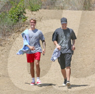 PEOPLE - Justin Bieber walkt durch die Hills