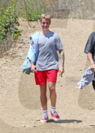 PEOPLE - Justin Bieber walkt durch die Hills