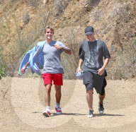 PEOPLE - Justin Bieber walkt durch die Hills