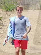 PEOPLE - Justin Bieber walkt durch die Hills