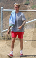 PEOPLE - Justin Bieber walkt durch die Hills