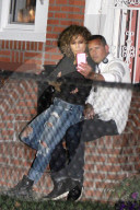 PEOPLE - Jennifer Lopez macht ein Selfie mit Freund Alex Rodriguez während einer Drehpause