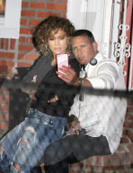PEOPLE - Jennifer Lopez macht ein Selfie mit Freund Alex Rodriguez während einer Drehpause