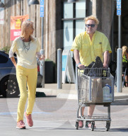 PEOPLE - Sex Pistol Sänger John Lydon und Nora Forster im Partner Look