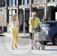 PEOPLE - Sex Pistol Sänger John Lydon und Nora Forster im Partner Look