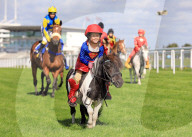 FEATURE - Supersüsse Superhero-Ponies auf der Rennbahn