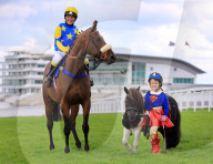 FEATURE - Supersüsse Superhero-Ponies auf der Rennbahn
