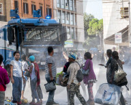 NEWS - Rom: Die Polizei vertreibt campierende Flüchtlinge