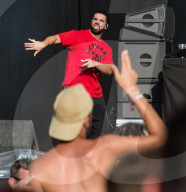 PEOPLE - Drake überrascht mit einem Auftritt mit Giggs 