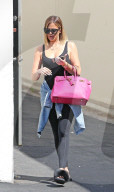 PEOPLE - Kourtney Kardashian mit Sternchen-Sonnenbrille in Los Angeles unterwegs