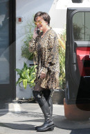 PEOPLE - Kris Jenner im Leo-Look in Los Angeles unterwegs