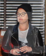 PEOPLE - Kelly Osbourne versteckt ihr neu gefärbtes Haar unter einer Mütze