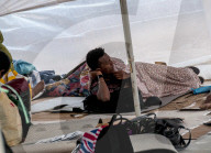 NEWS - Rom: Campierende Flüchtlinge zieren das Strassenbild