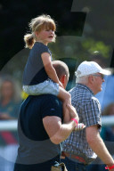 PEOPLE - Mike Tindall mit Mia am Land Rover Trout Hatchery Springreiten