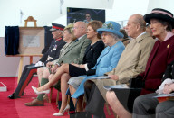 PEOPLE - Königin Elizabeth mit Prinz Philp bei der Eröffnung der Queensferry Crossing Brücke in Schottland