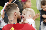 PEOPLE - Sergio Ramos kriegt Besuch von seiner Familie bei Training in Madrid 