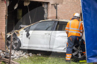  FEATURE - Auto rammt Loch in ein Haus - das Ausmass