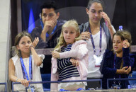 PEOPLE - US Open: Charlene und Myla jubeln für Roger Federer auf den Rängen 