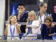 PEOPLE - US Open: Charlene und Myla jubeln für Roger Federer auf den Rängen 