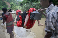 NEWS - Myanmar: Muslimische Rohingya flüchten nach Bangladesh