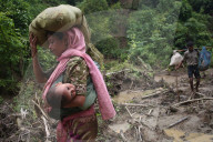 NEWS - Myanmar: Muslimische Rohingya flüchten nach Bangladesh