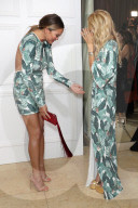 PEOPLE - Chrissy Teigen und Rachel Zoe: Verschiedene Modelle aud dem selben Stoff