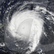 NEWS - Hurrikan "Irma" fegt mit  voller Gewalt über die Karibik