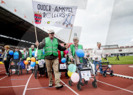 FEATURE - Fitte Senioren messen sich am Rollator-Rennen in Amsterdam