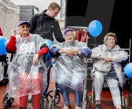 FEATURE - Fitte Senioren messen sich am Rollator-Rennen in Amsterdam