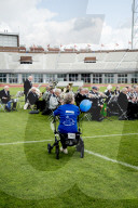 FEATURE - Fitte Senioren messen sich am Rollator-Rennen in Amsterdam