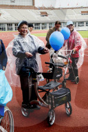 FEATURE - Fitte Senioren messen sich am Rollator-Rennen in Amsterdam
