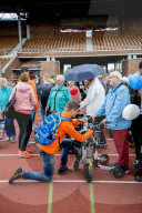 FEATURE - Fitte Senioren messen sich am Rollator-Rennen in Amsterdam
