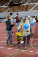 FEATURE - Fitte Senioren messen sich am Rollator-Rennen in Amsterdam