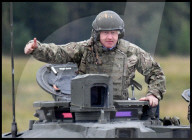 NEWS - Boris Johnson besucht britische NATO-Truppen
