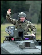 NEWS - Boris Johnson besucht britische NATO-Truppen