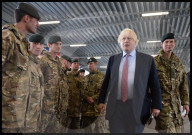 NEWS - Boris Johnson besucht britische NATO-Truppen