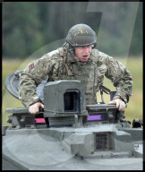 NEWS - Boris Johnson besucht britische NATO-Truppen