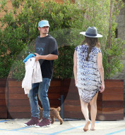 PEOPLE - Orlando Bloom erlebt Kussattacke einer unbekannten Brünetten