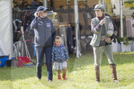 PEOPLE - Prinzessin Anne begleitet Zara Phillips und Familie ans Pferderennen