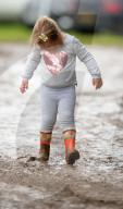 PEOPLE - Prinzessin Anne begleitet Zara Phillips und Familie ans Pferderennen