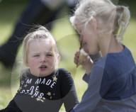 PEOPLE - Prinzessin Anne begleitet Zara Phillips und Familie ans Pferderennen