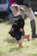 PEOPLE - Prinzessin Anne begleitet Zara Phillips und Familie ans Pferderennen