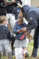PEOPLE - Prinzessin Anne begleitet Zara Phillips und Familie ans Pferderennen
