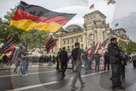 NEWS - Deutschland Wahlen: Marsch gegen Angela Merkel in Berlin