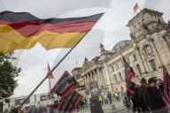 NEWS - Deutschland Wahlen: Marsch gegen Angela Merkel in Berlin