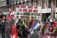 NEWS - Deutschland Wahlen: Marsch gegen Angela Merkel in Berlin