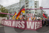 NEWS - Deutschland Wahlen: Marsch gegen Angela Merkel in Berlin