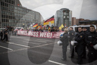 NEWS - Deutschland Wahlen: Marsch gegen Angela Merkel in Berlin