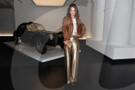 PEOPLE - Katie Holmes glänzt neben Keaton und Chastain an der Ralph Lauren Modeschau