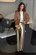 PEOPLE - Katie Holmes glänzt neben Keaton und Chastain an der Ralph Lauren Modeschau